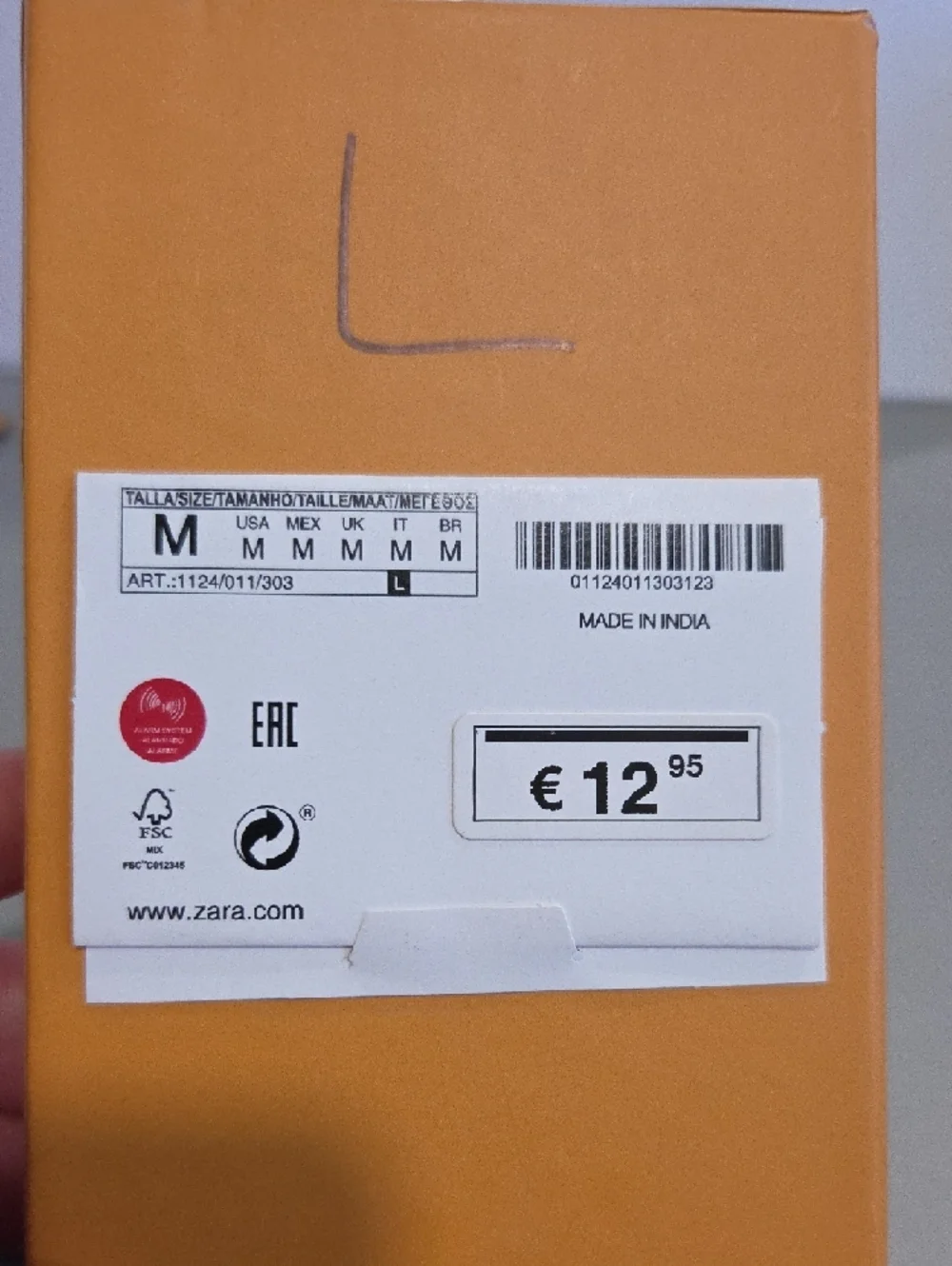 ZARA Gold Letter 'L' Textured Pendant Necklace - Picture 2 of 2